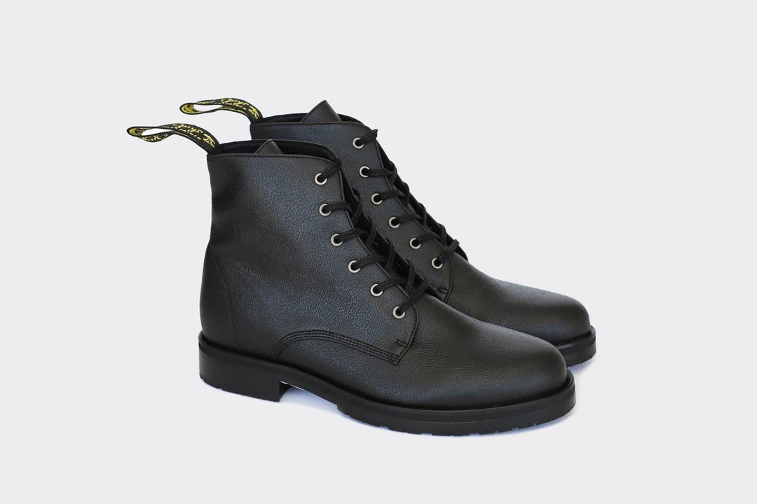 'Blaze' vegan 🍎 apple-leather ankle lace-up boot by Good Guys - black - Vegan Style