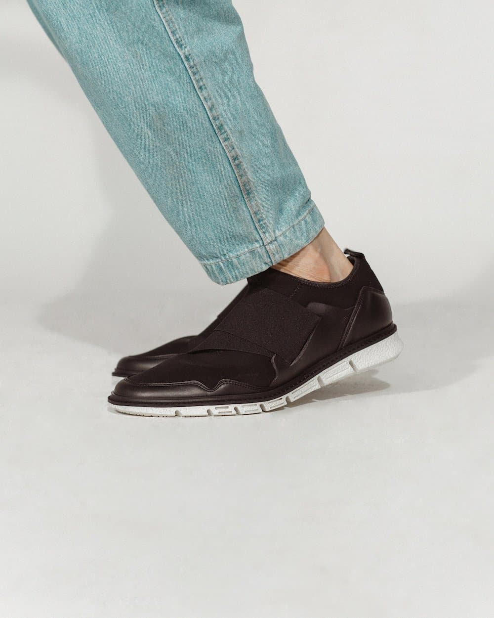 'Caspar' - men's vegan sneaker by Zette Shoes - black with white sole