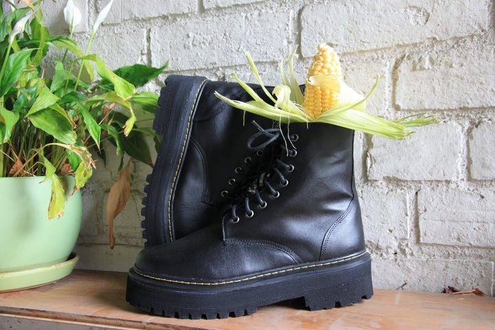 'Quinn' corn-leather 🌽 boot with stacked sole by Zette Shoes - black