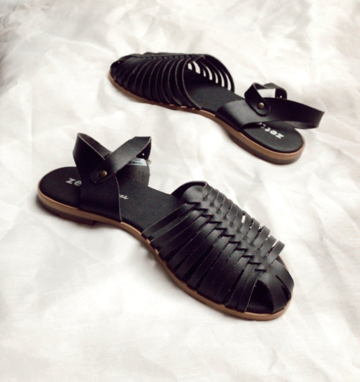 Maya women's vegan flat sandals in black colour