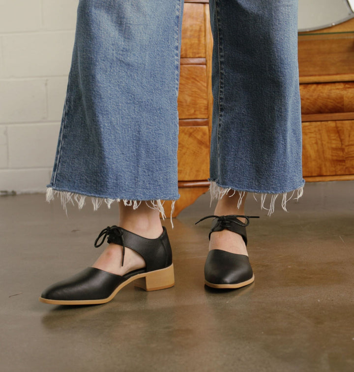 'Shona' corn-leather 🌽 low heel by Zette Shoes - black
